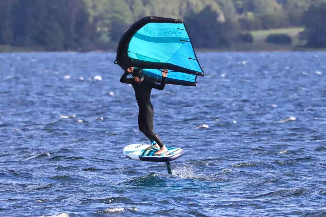 Board + Wing + Foil = 2050 Euro