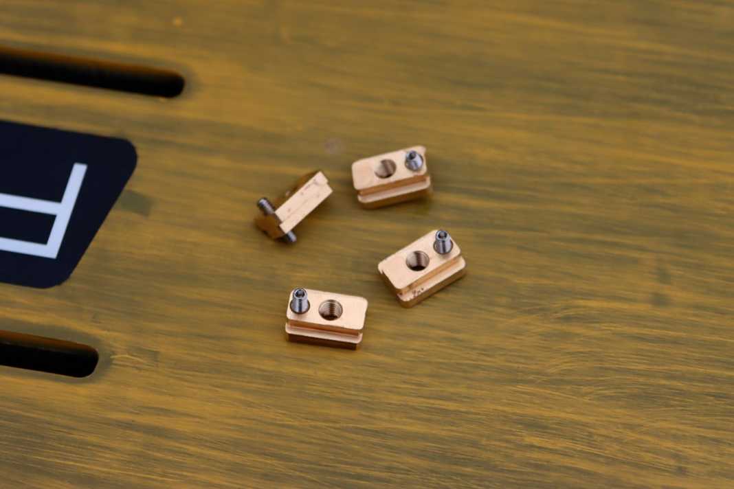 Einfache Foil-Montage mit den Locking T-Nuts