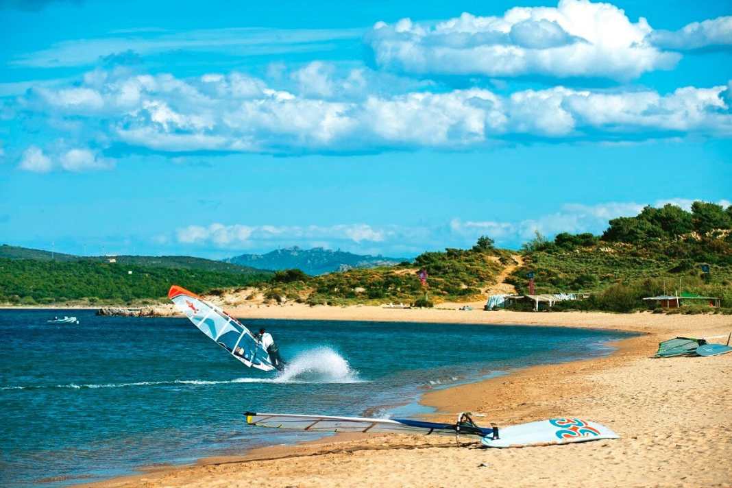 Windsurf-Spot Porto Pollo auf Sardinien