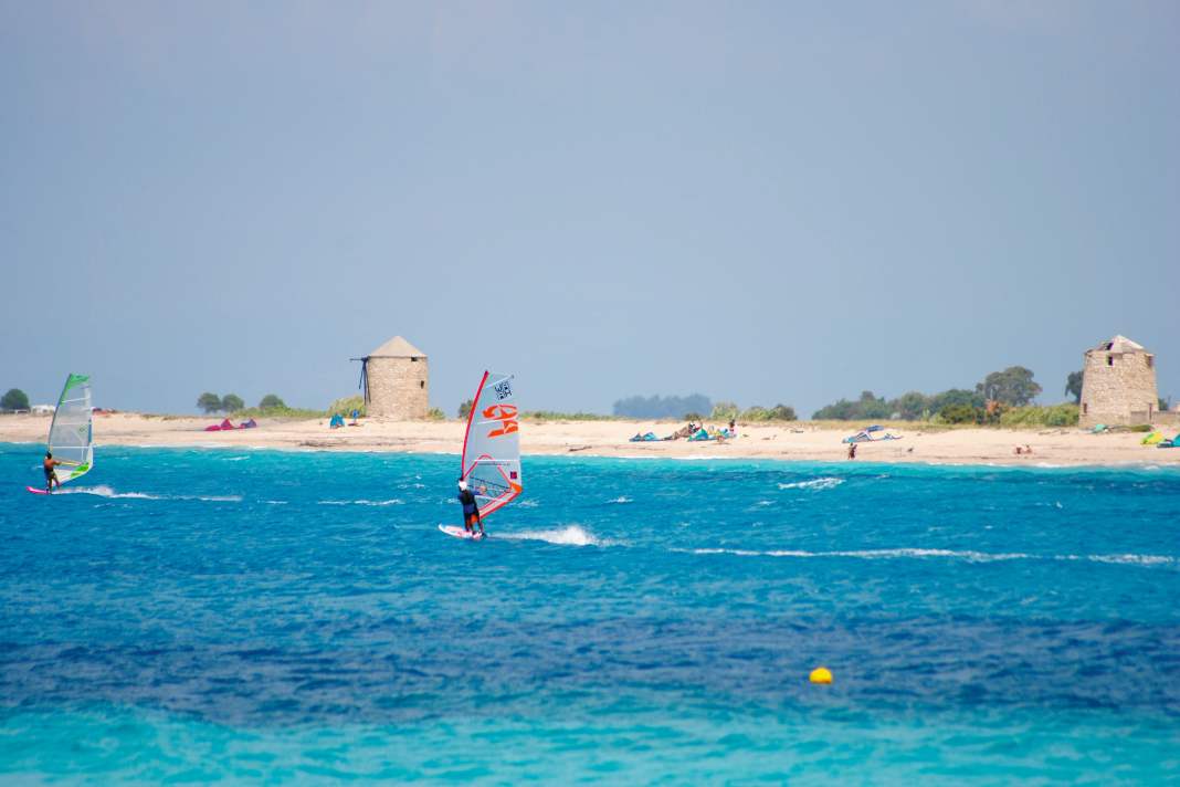 The best windsurfing spots on Lefkada