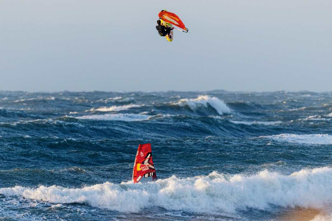 High jump session by Liam Dunkerbeck and Marino Gil