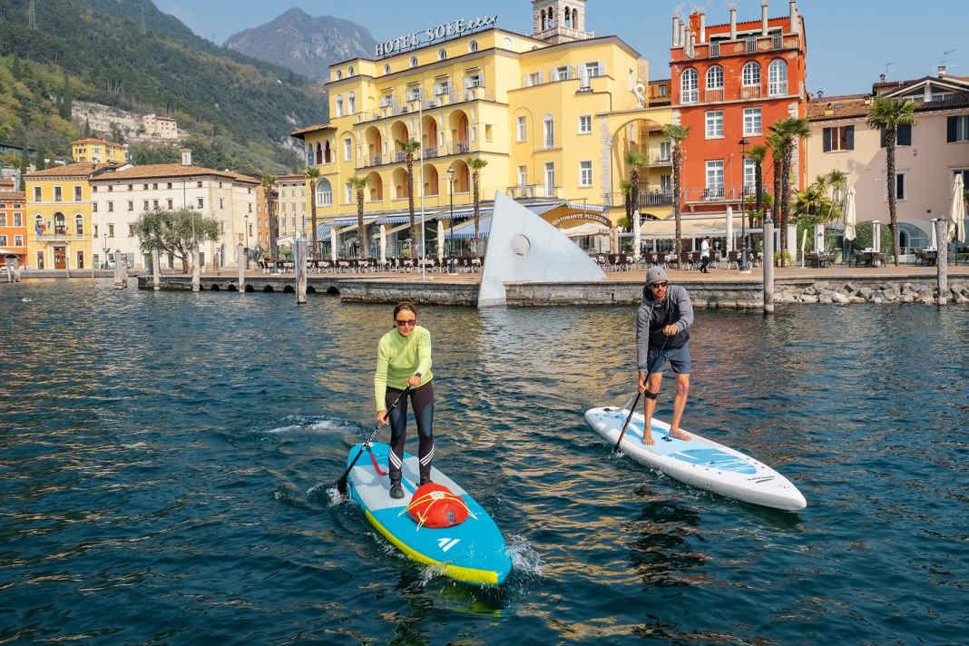 4 besonders leichte Touringboards im Vergleich