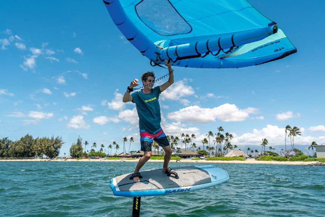 Naish Windfoil Crossover 131 - Wingsurfing in windsurf foils in one