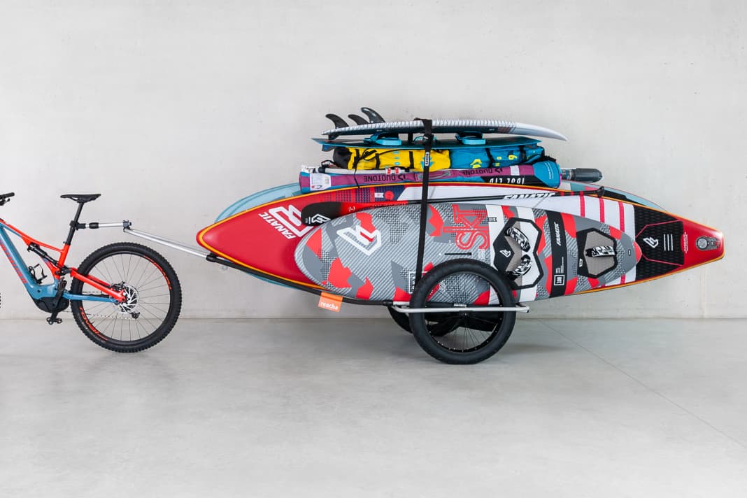 Bike trailer for board transport put to the test