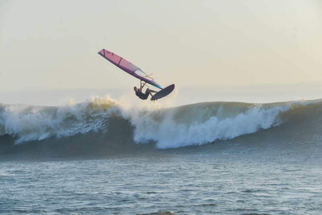 Long waves, light wind - Köster misses final