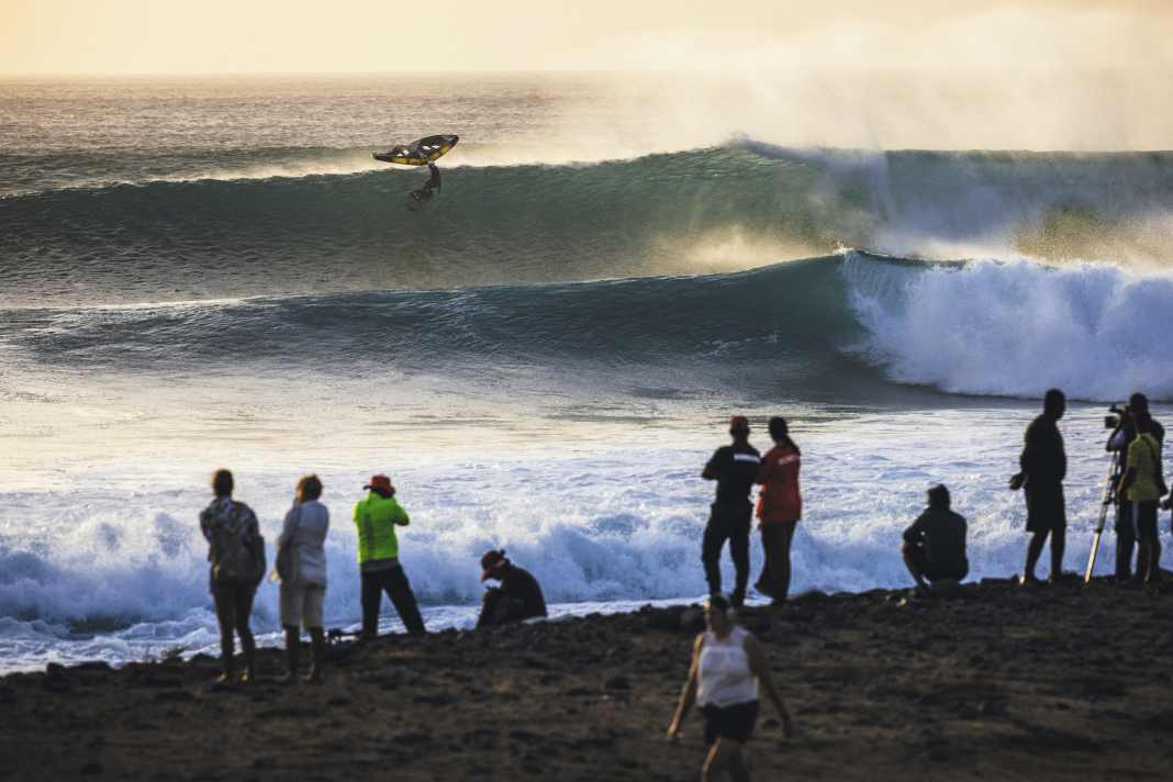 Wave-Experten kämpfen in Ponta Preta um erste WM-Punkte