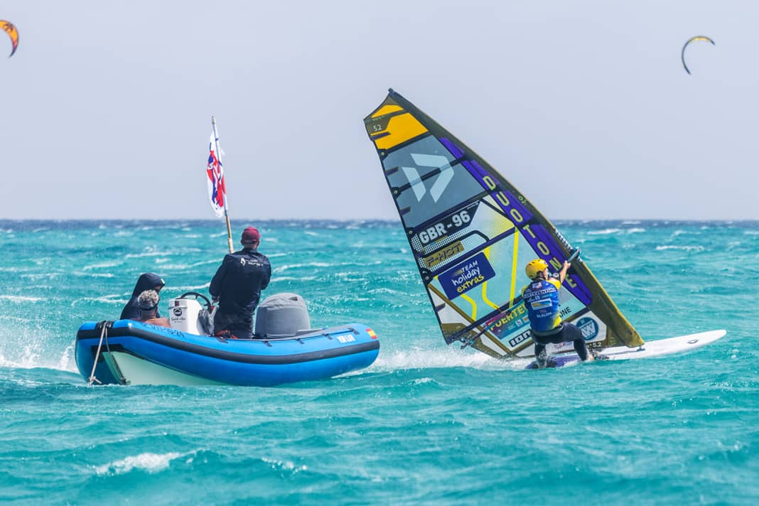 Jenna Gibson and Matteo Iachino dominate the opening round of Slalom X