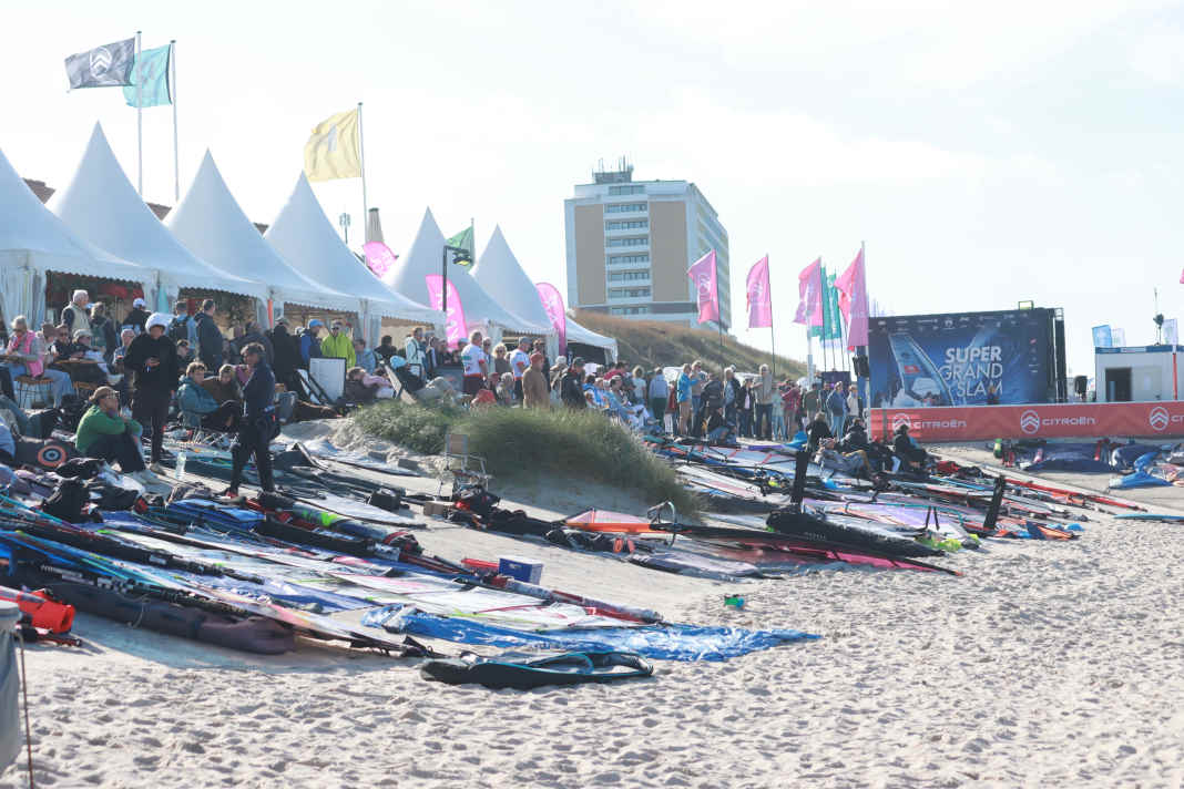A sunny Saturday on Sylt – foilers on standby