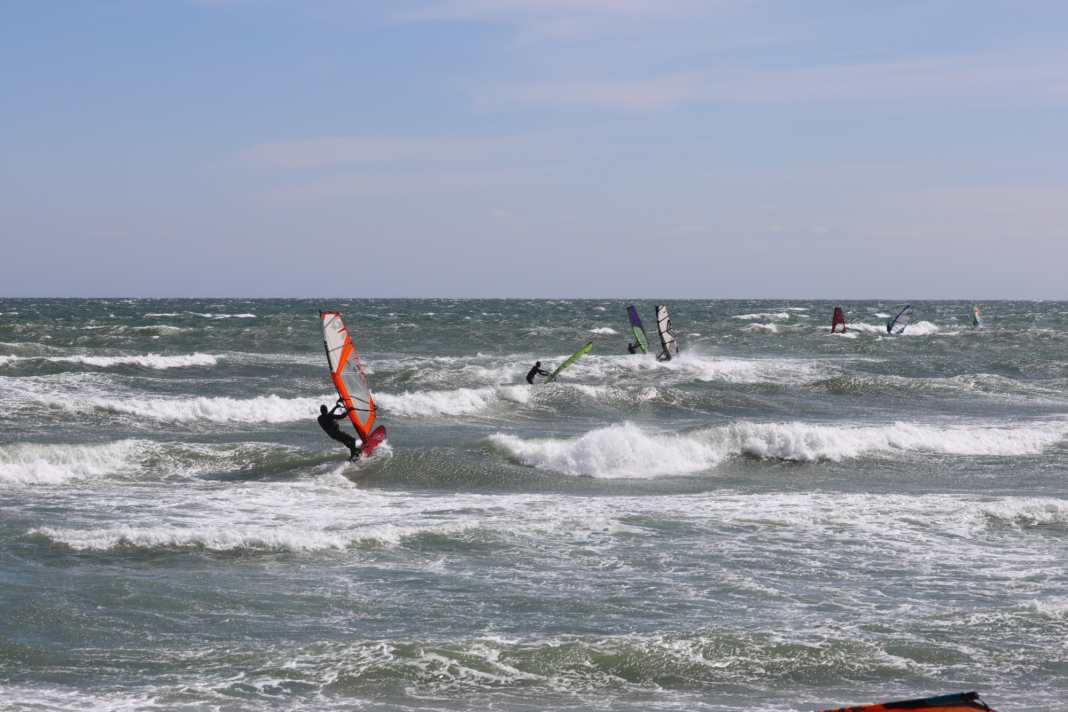 Pictures of the spring storm in the Bay of Lübeck