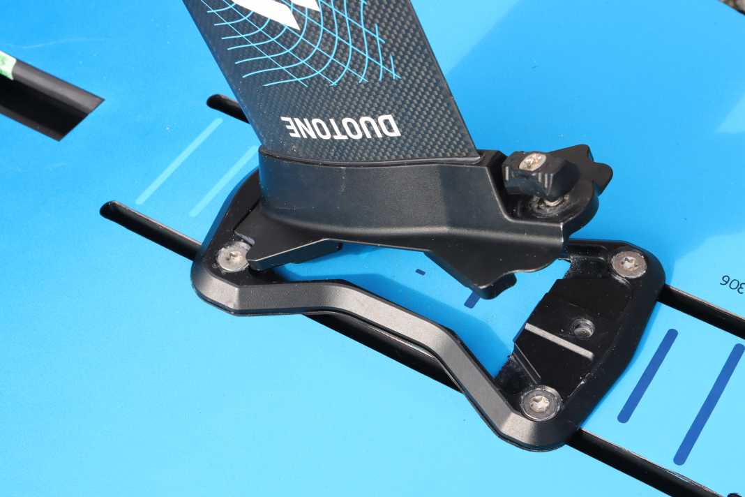 Schnelle Foilmontage - die Duotone Quikmount Plate im Test