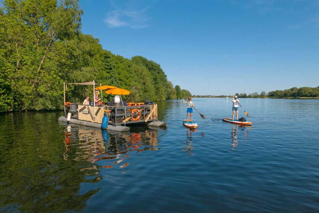City escape on the Dove-Elbe