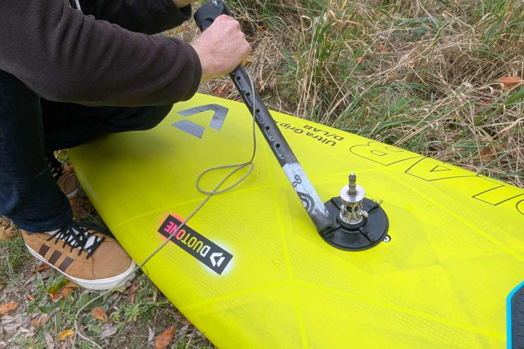 Wenn’s mal wieder klemmt - so löst du den Mastfuß vom Board