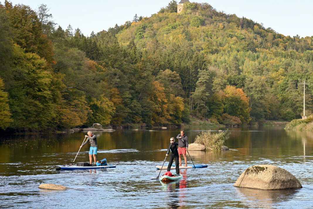 Paddle adventure on the rocks