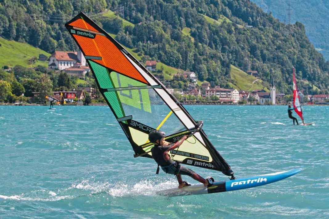 Kinderboard für Gleitsurfen und erste Manöver