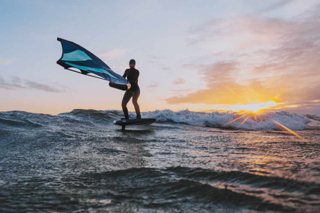 Learning to wingsurf in the wave - spot selection, crossing the surf and landing