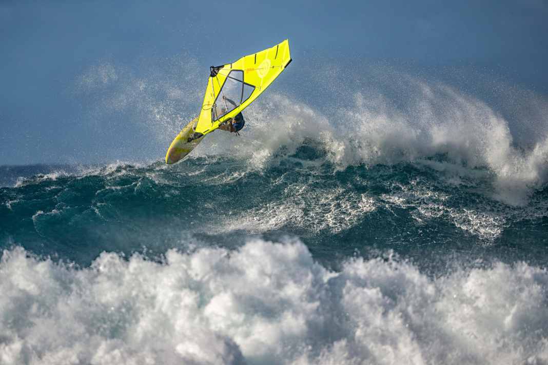 World Cup decision postponed - Juniors and Masters on the Hookipa stage
