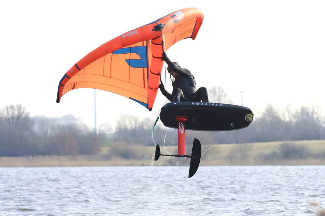 F-one Strike V2 Wing in test - lightweight for freestyle & waves