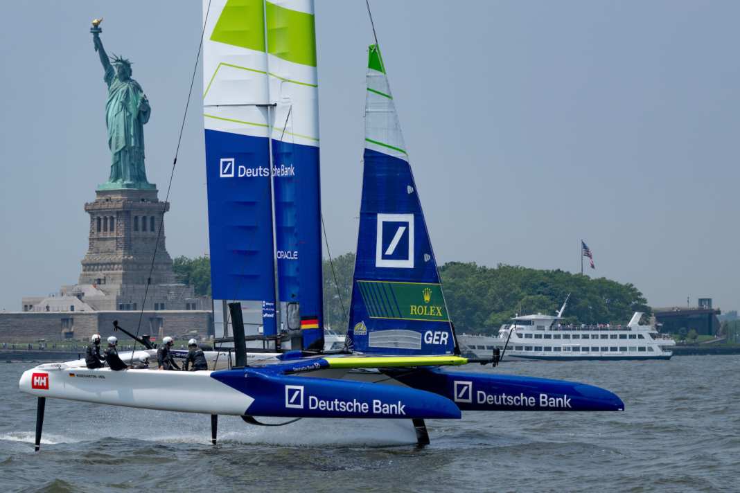 New York, New York - Spettacolo sul fiume Hudson