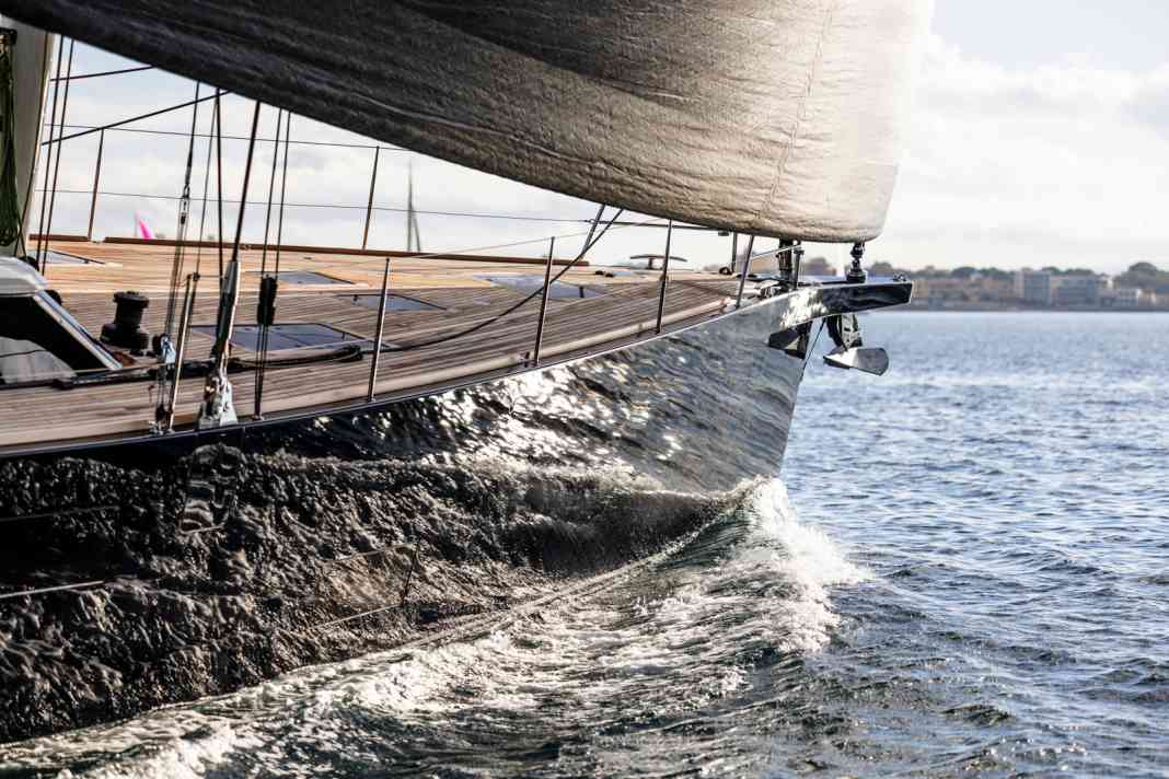 Erste Fotos der neuen “kleinen” Superyacht aus Holland