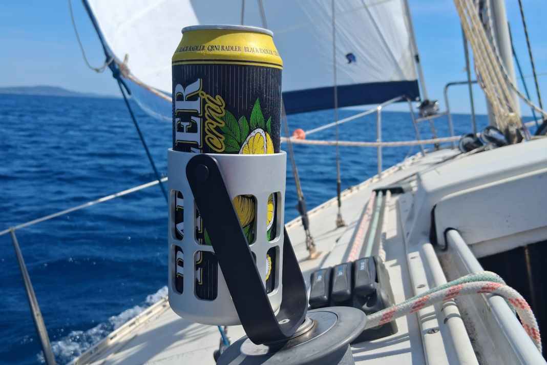 Gimbal-mounted drink holder by MvE Machining for sailing boats