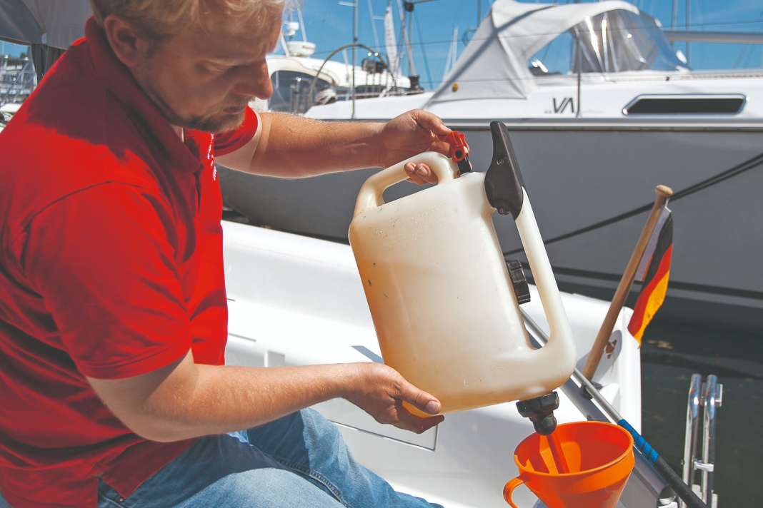 Tropfenfrei tanken – Tipps zu Pumpen und Kanister an Bord