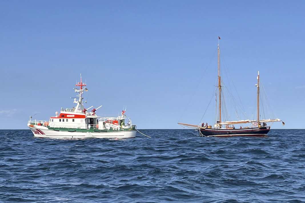 Doppelter Notfall auf historischem Haikutter