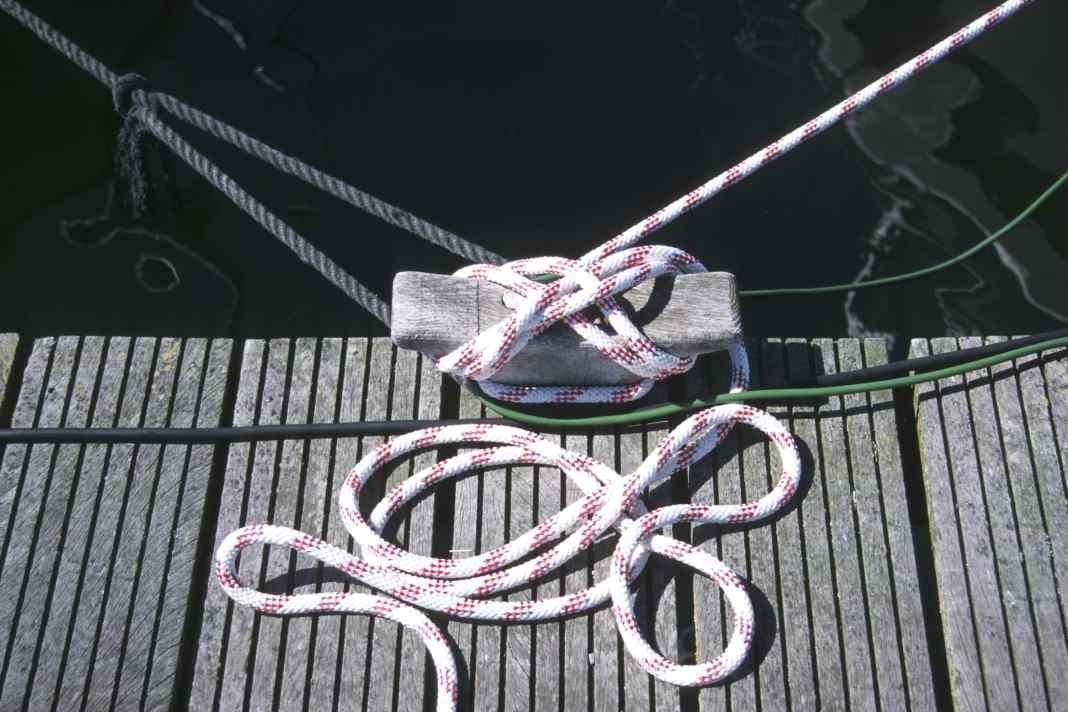 Amarres coupées dans le port