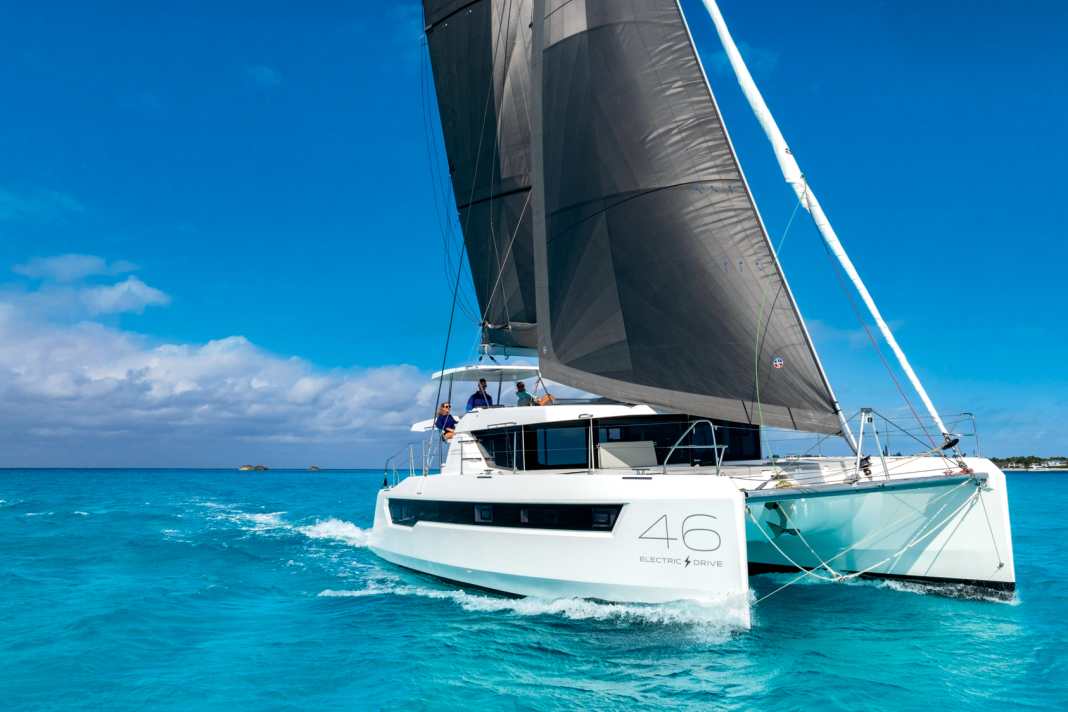 Un catamarano robusto e di alta qualità si dimostra agile nel test YACHT