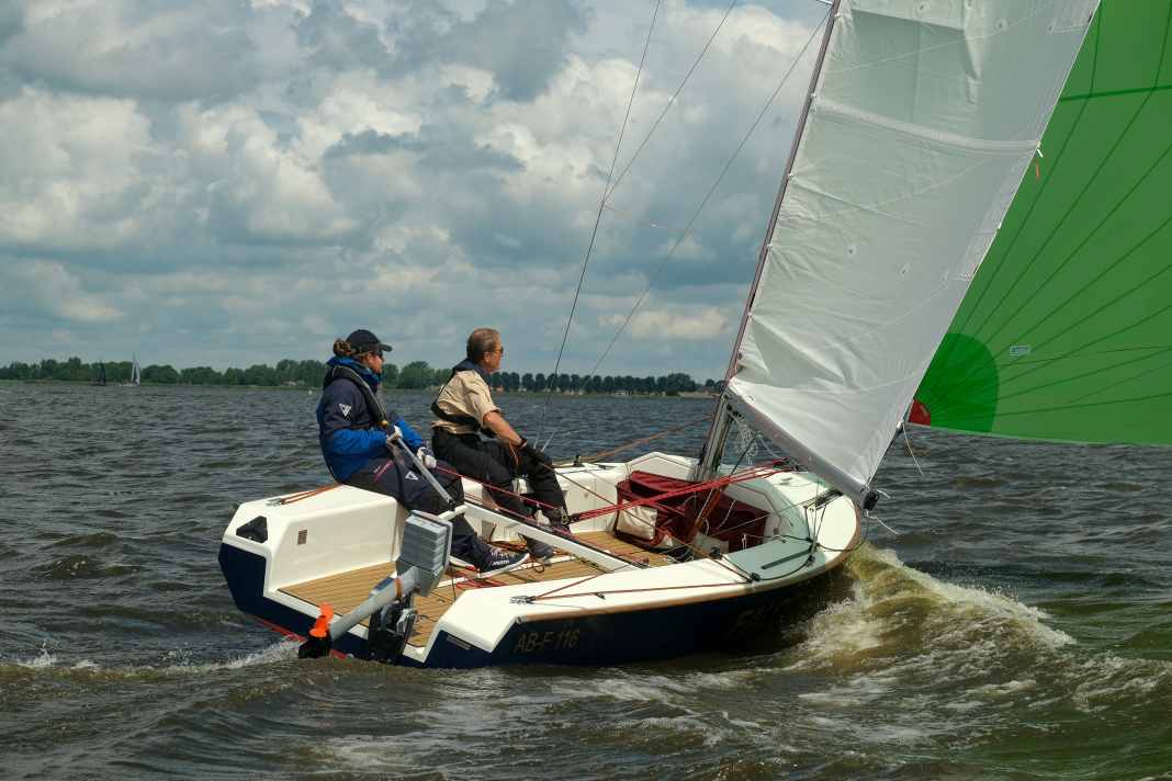 Sail safely, glide fast: Video of the Falcon 22 Racing being put through its paces