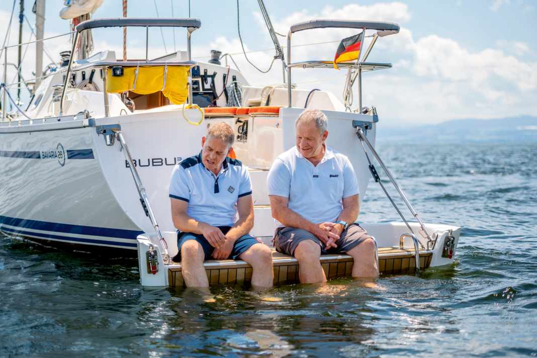 Bavaria 26 radikal umgebaut – Badeplattform, Bugspriet, neues Innenleben