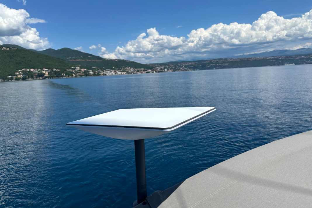 Elon Musk opts for small yachts; Starlink launches new tariff with a 40-foot limit