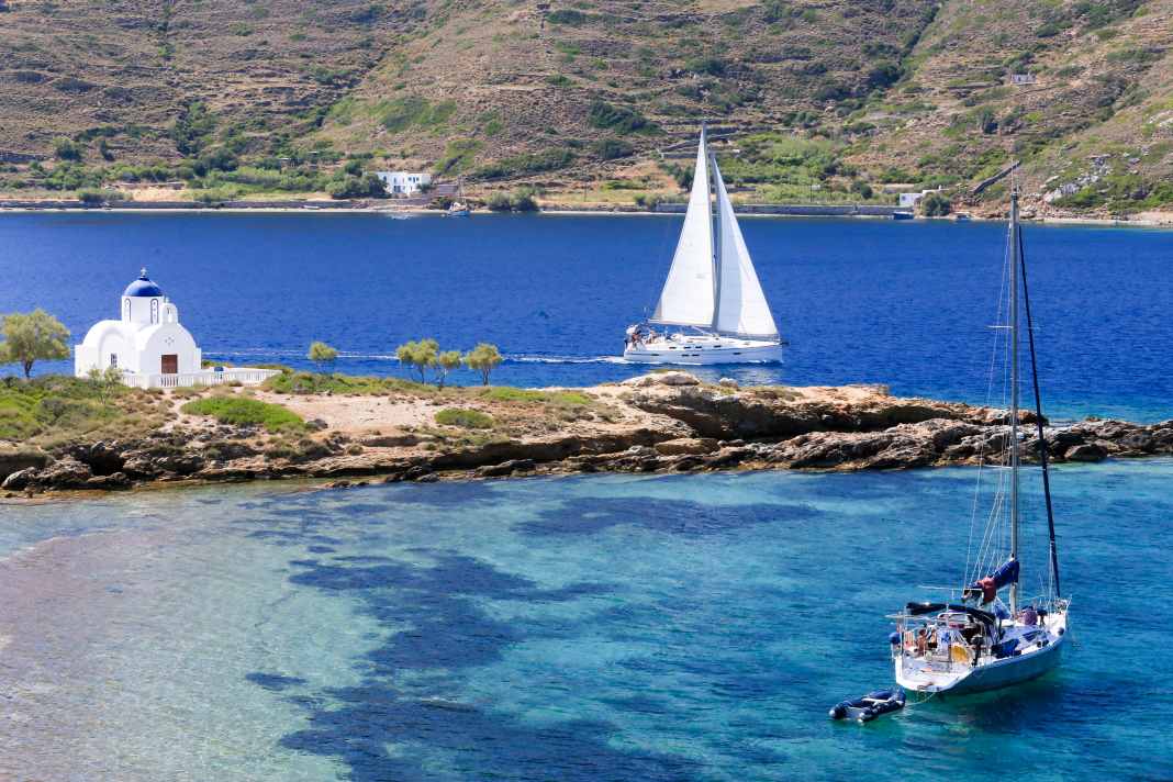 Greece sailing area guide for charter sailors! Register now!