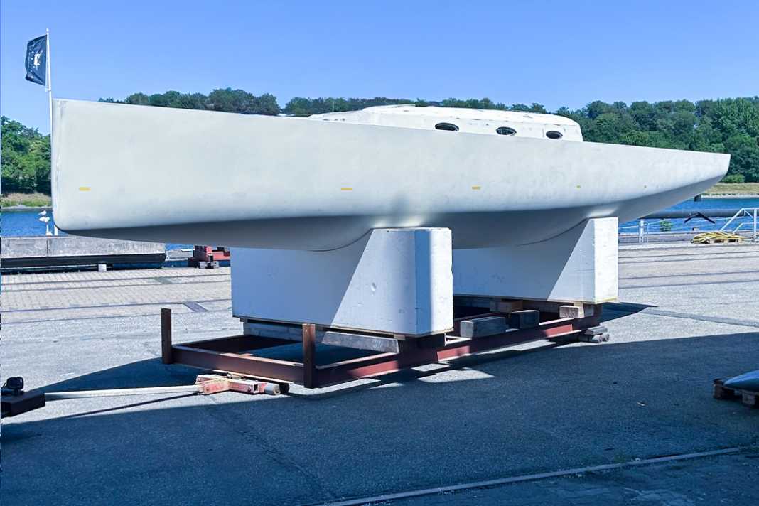 New 31-foot daysailor combining traditional and modern features