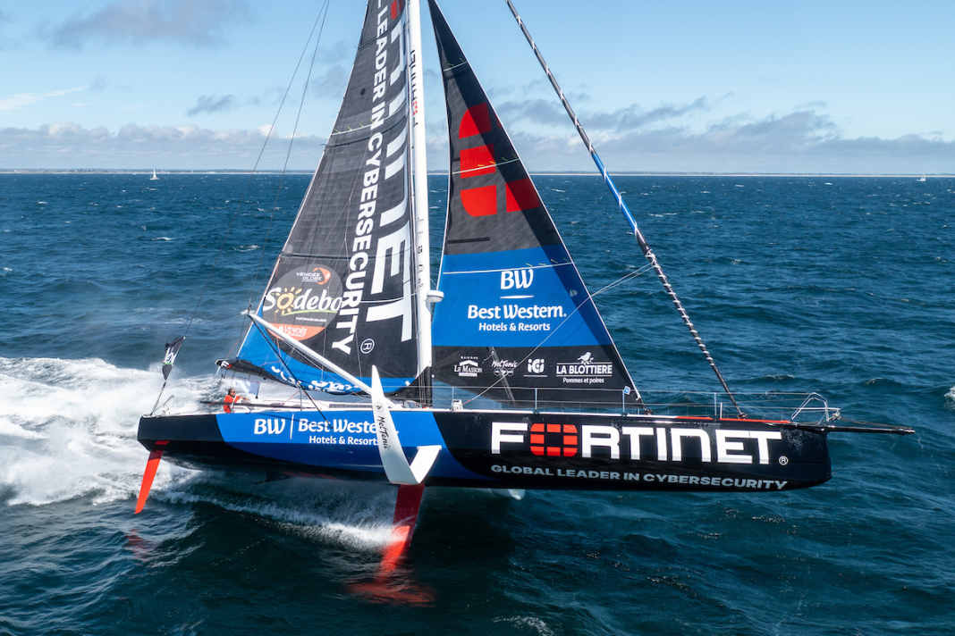 Mât brisé dans la course de 48 heures - Romain Attanasio doit se battre