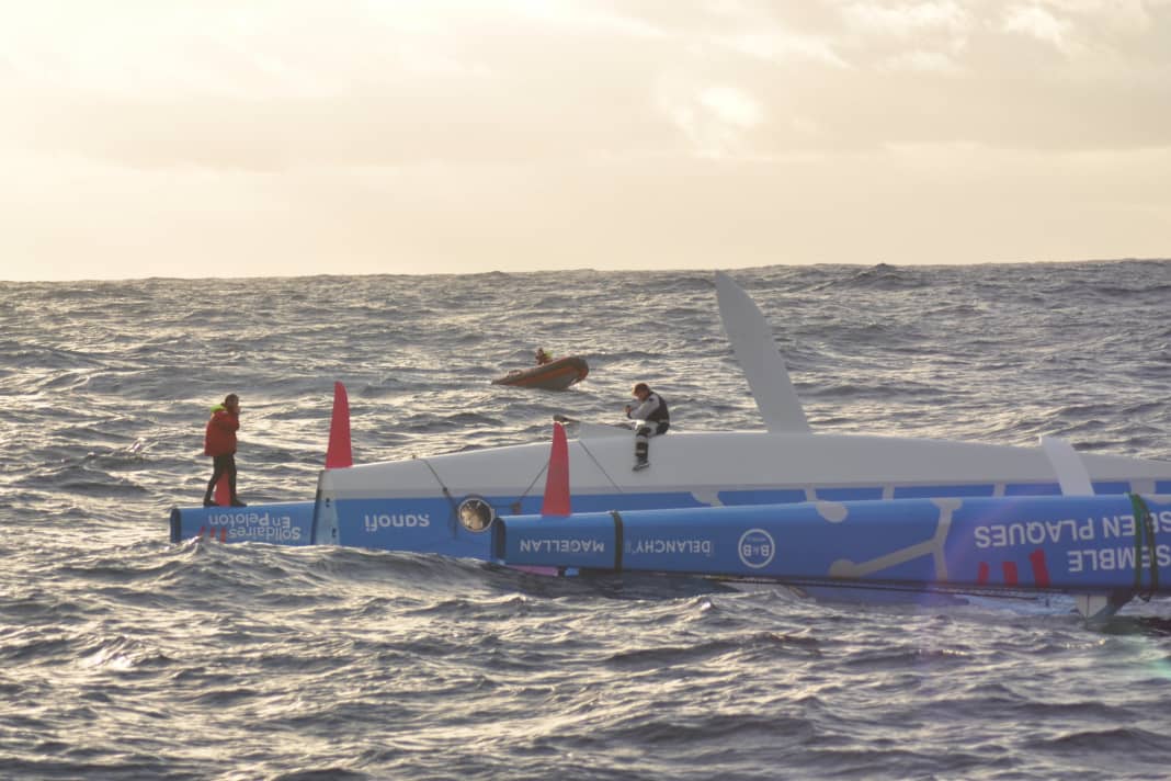 Wie die spektakuläre Rettung des gekenterten Ocean-50-Tris gelang