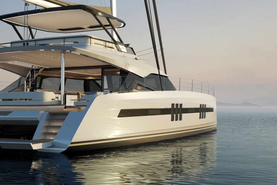 Il prestigioso cantiere britannico lancia un catamarano