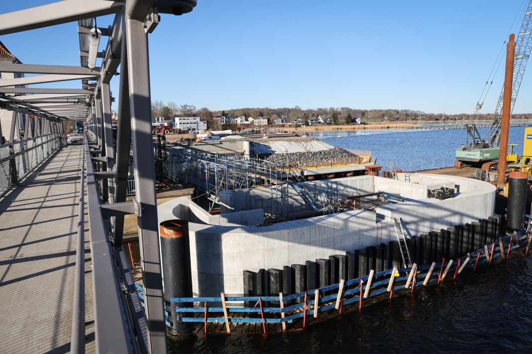 Öffnungszeiten und Protest