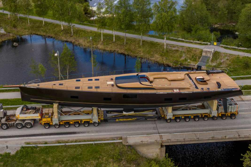 Worldcruiser avec cockpit en sculpture de teck