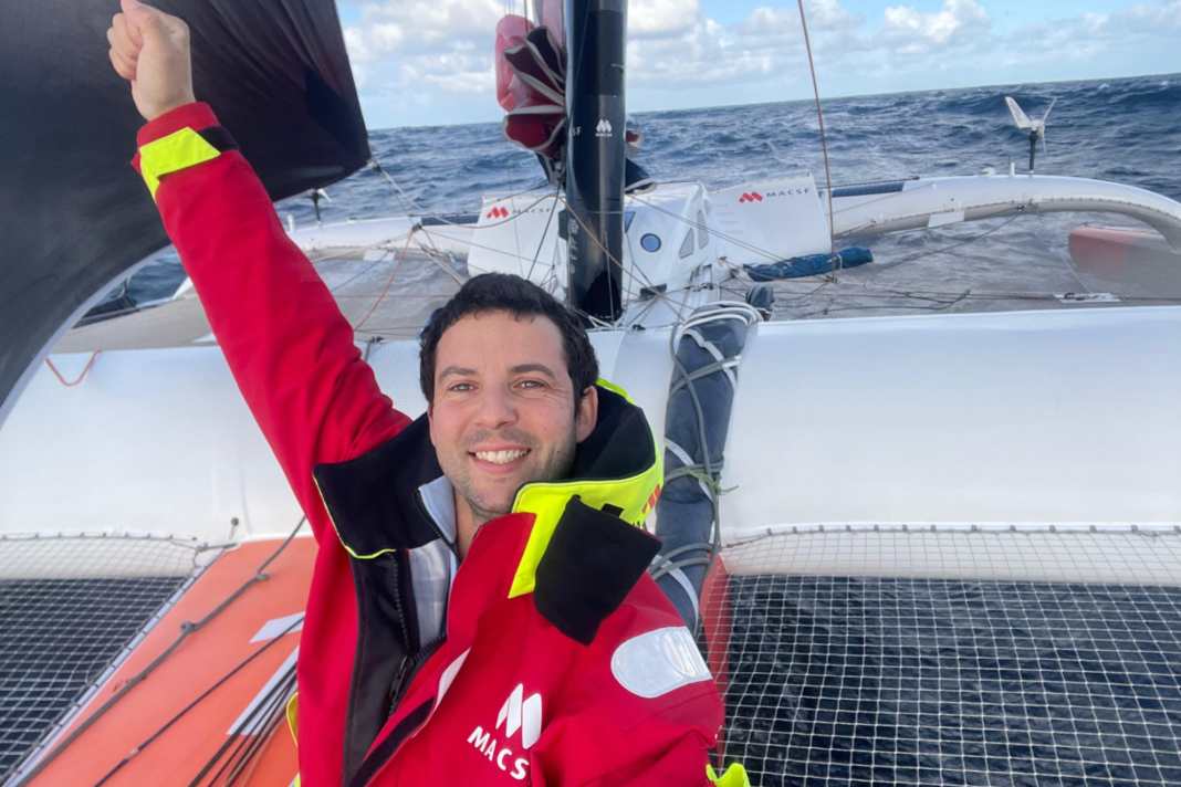 "Wrong way round the world" - record for Guirec Soudée