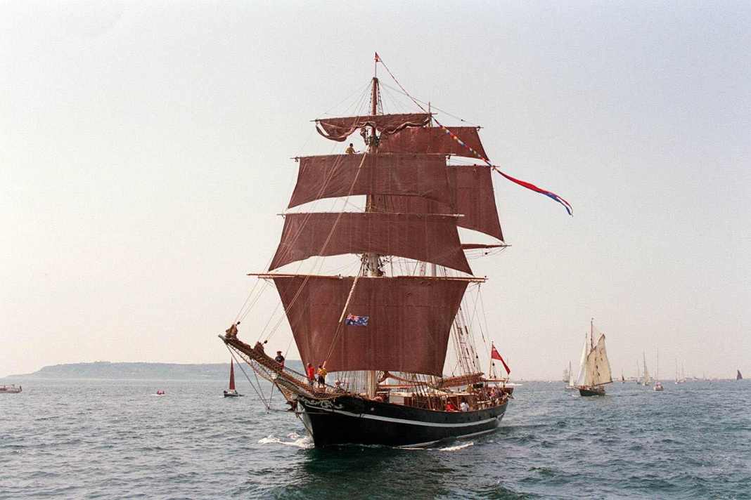 "Eye of the Wind" s'amarre à Bremerhaven