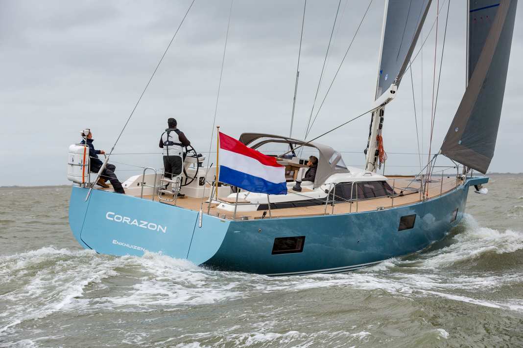 Erste Bilder der neuen Contest 49 CS