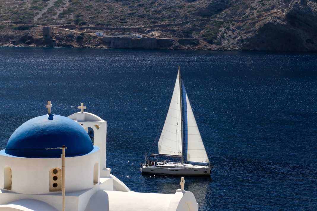 Greece opens sea border with Turkey