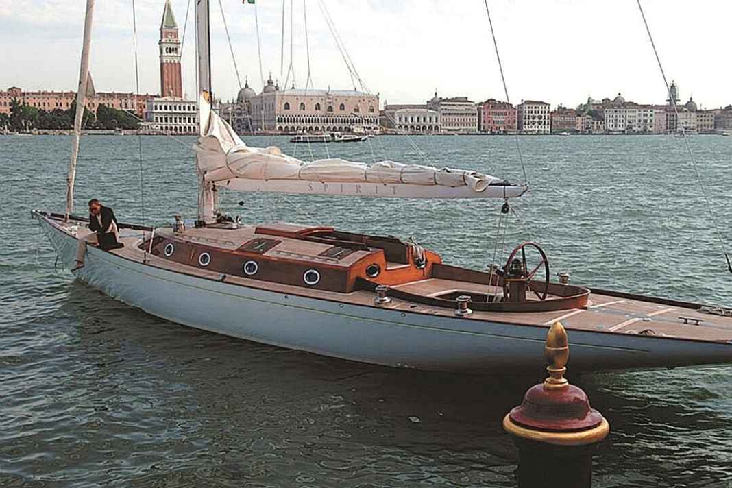 Le yacht de Bond est à vendre