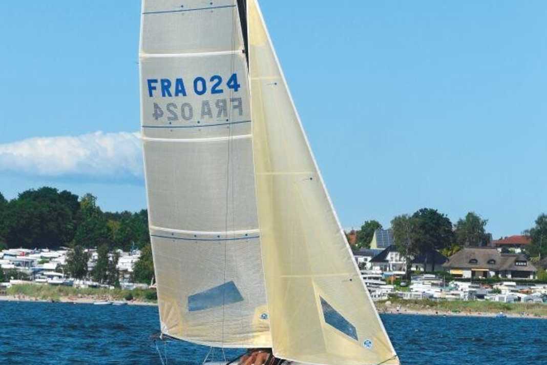 Fun mobile with offshore racer genes