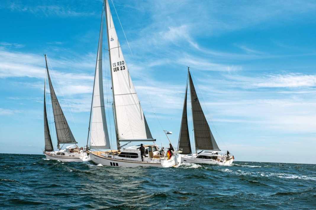 40-foot deckhouse yachts: small group, big differences