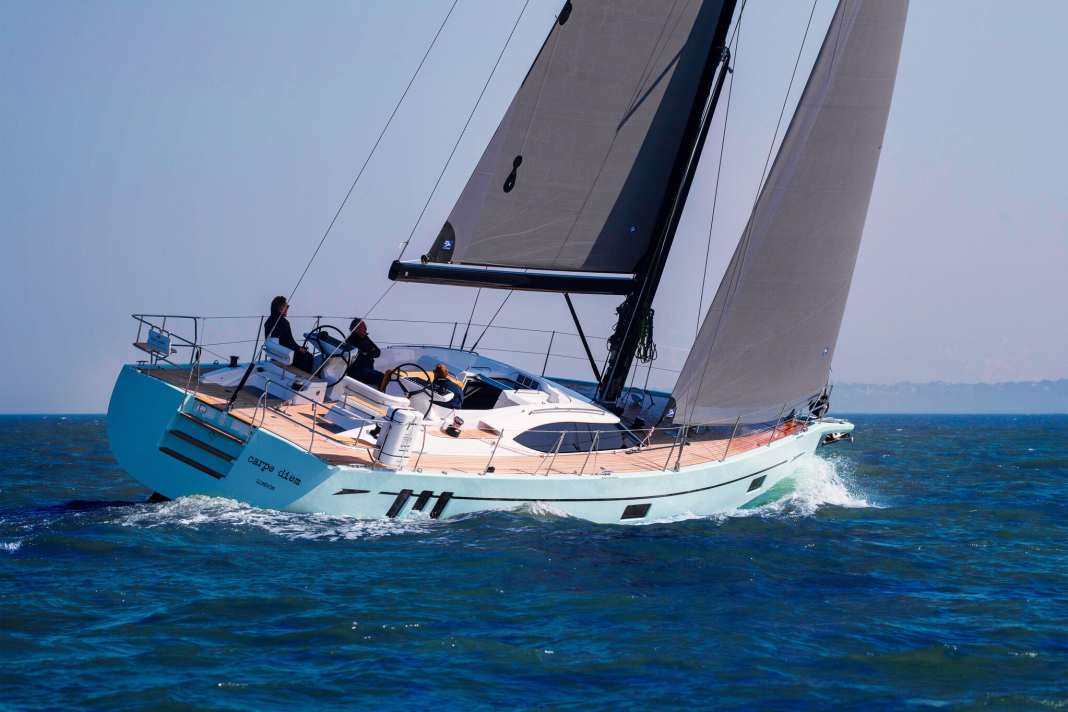 Oyster 495 : pour des voyages en mer raffinés et tout confort