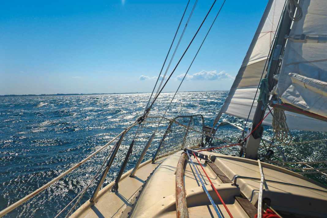 Kleinkreuzer-Törns – kleines Boot auf weitem Meer
