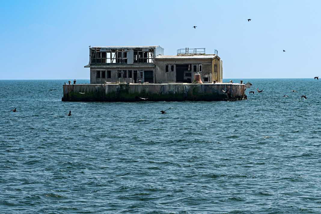 Extravagant Baltic Sea island up for auction