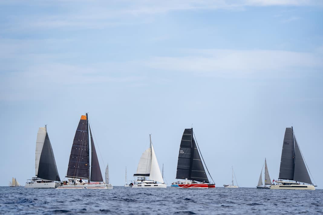 Yacht ARC abbandonato dopo aver imbarcato acqua