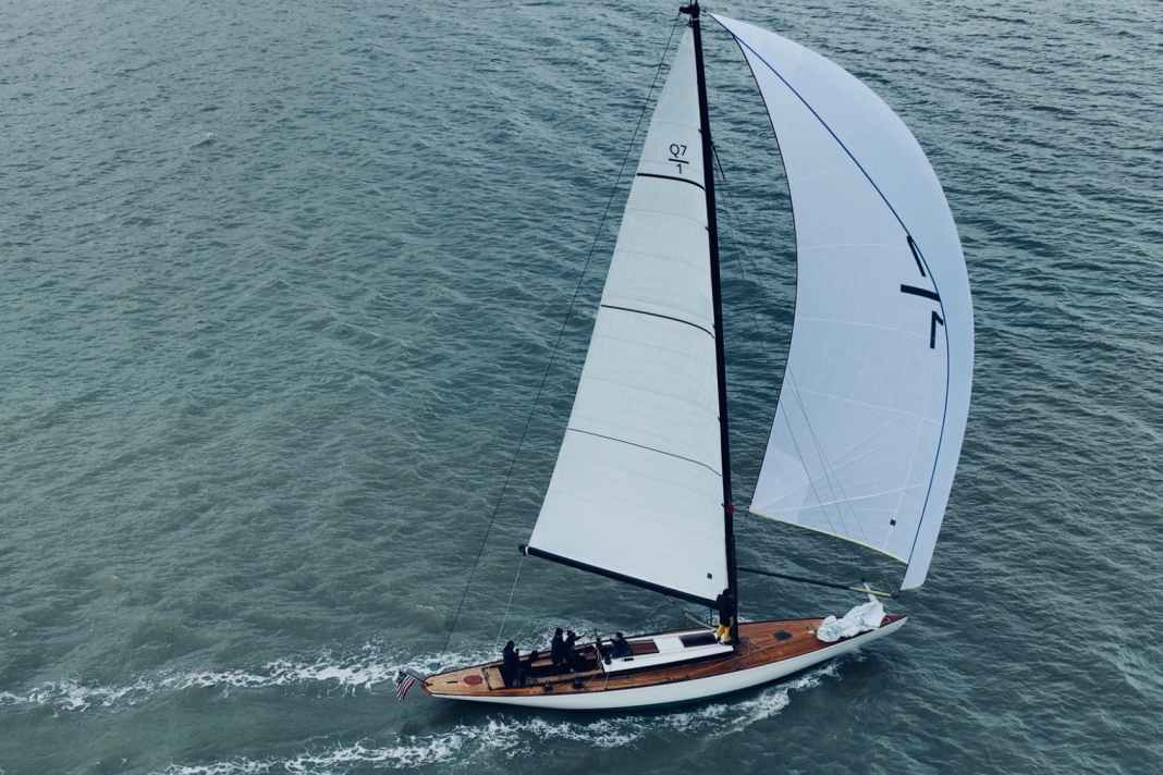 Un yacht classique de la classe Q remis au goût du jour